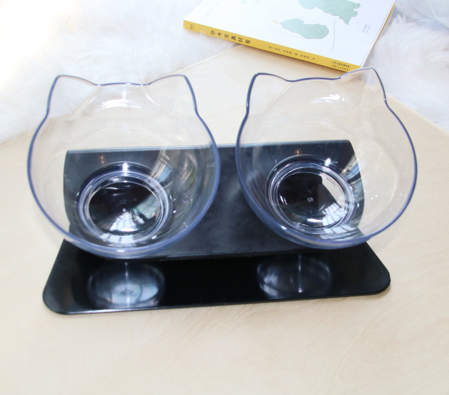 Transparent cat head double bowl set for pets, designed for comfort and functionality during mealtime.